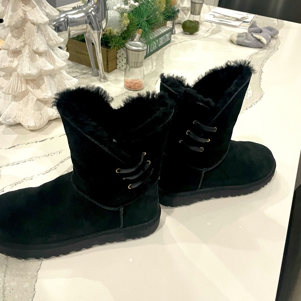 Womens Ugg boots size 10, worn twice!